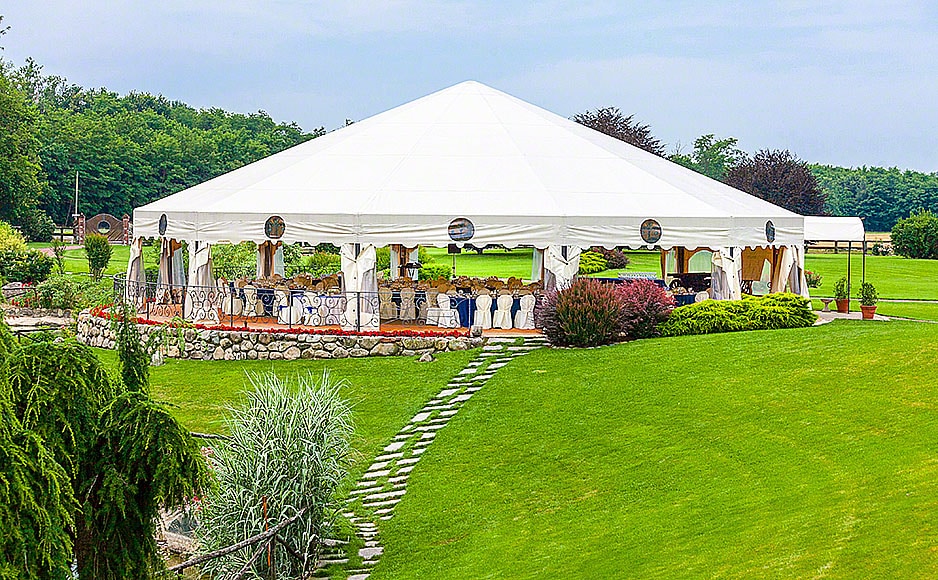 Important factors to consider while choosing party tent rentals